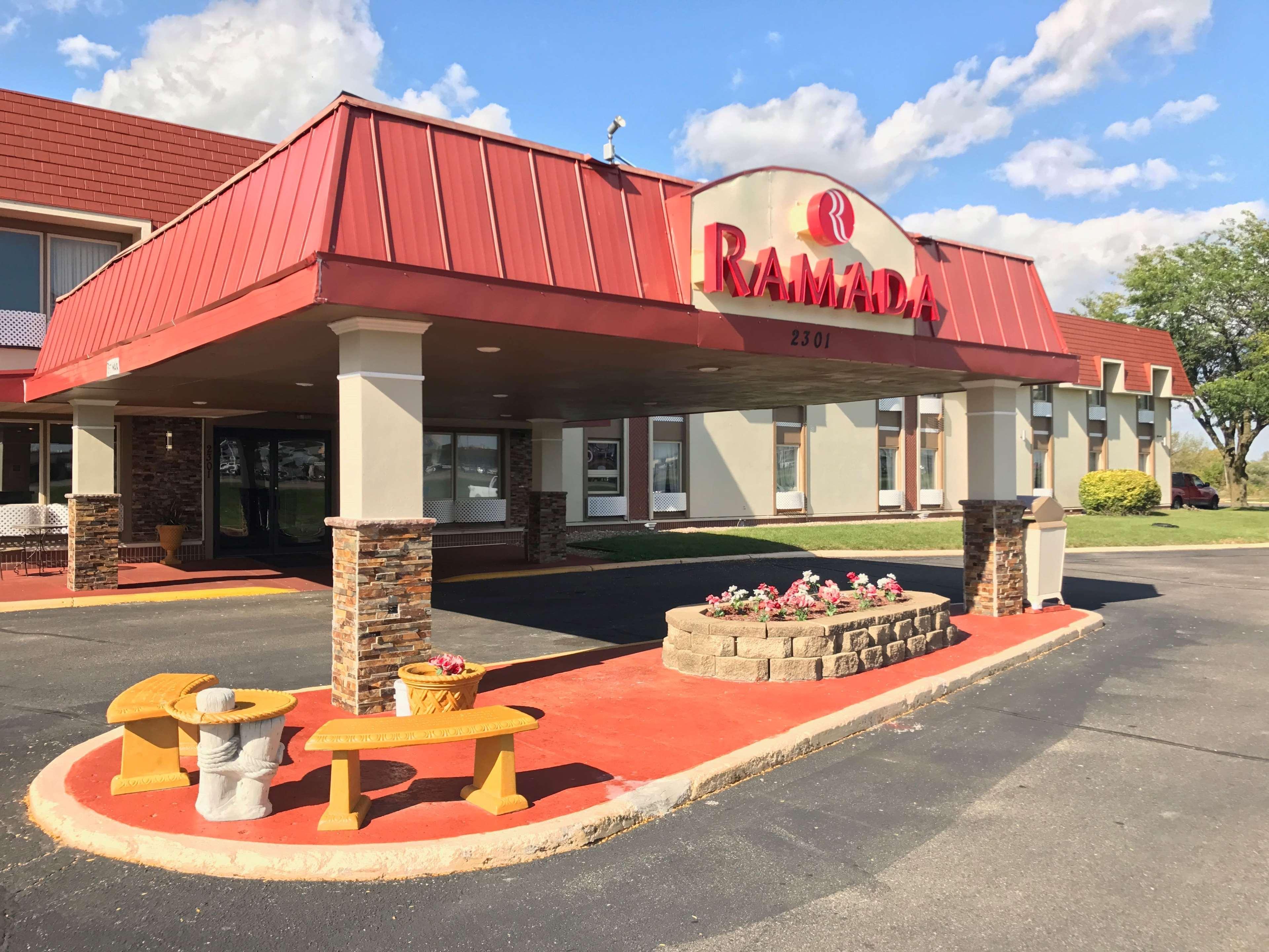 Hotel Ramada By Wyndham Albert Lea Exterior foto