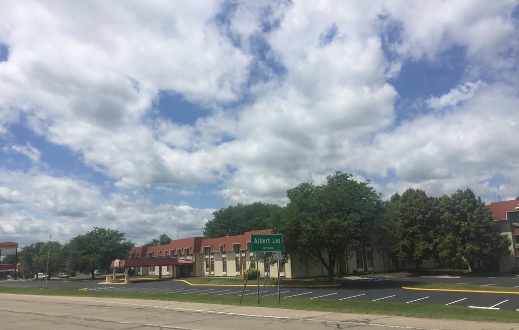 Hotel Ramada By Wyndham Albert Lea Exterior foto