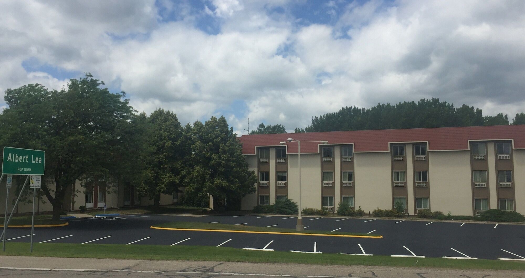 Hotel Ramada By Wyndham Albert Lea Exterior foto